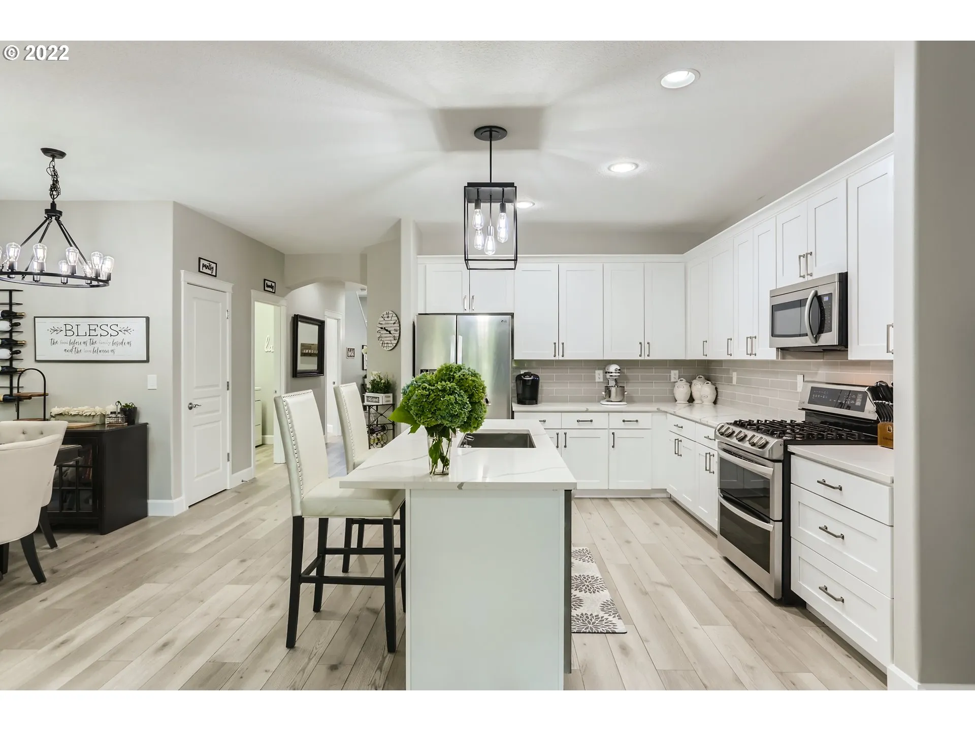 Kitchen/Dining Room-Island