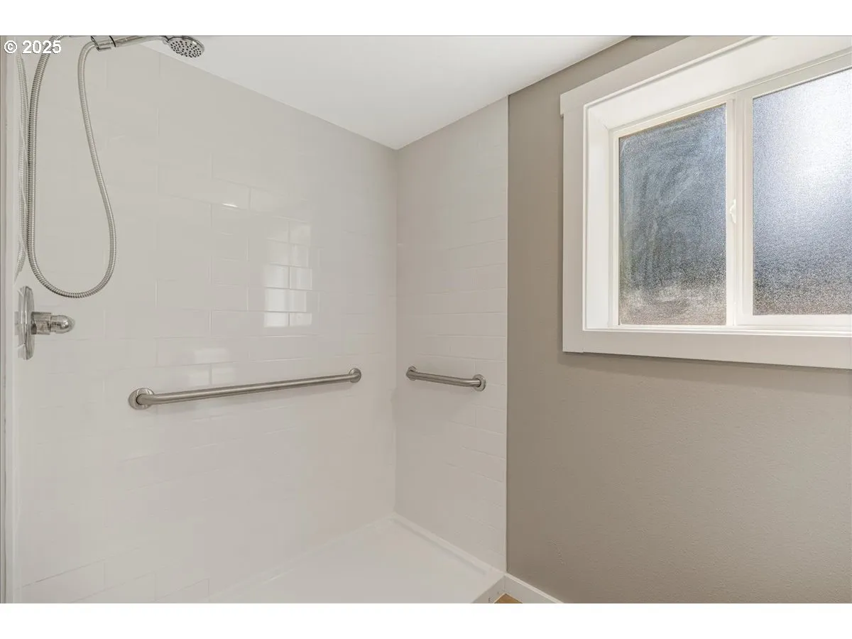 Bathroom-Walk in Shower