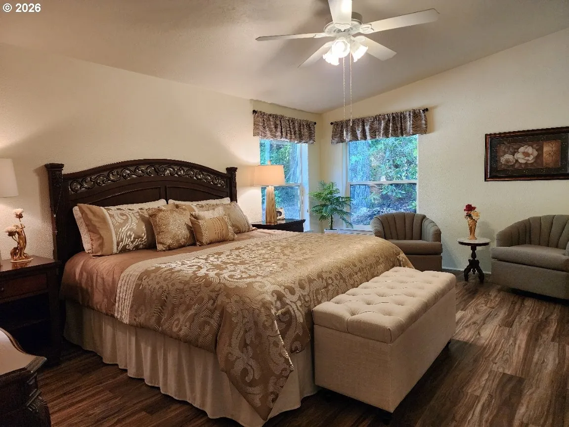 Bedroom, Owner's Suite-Main