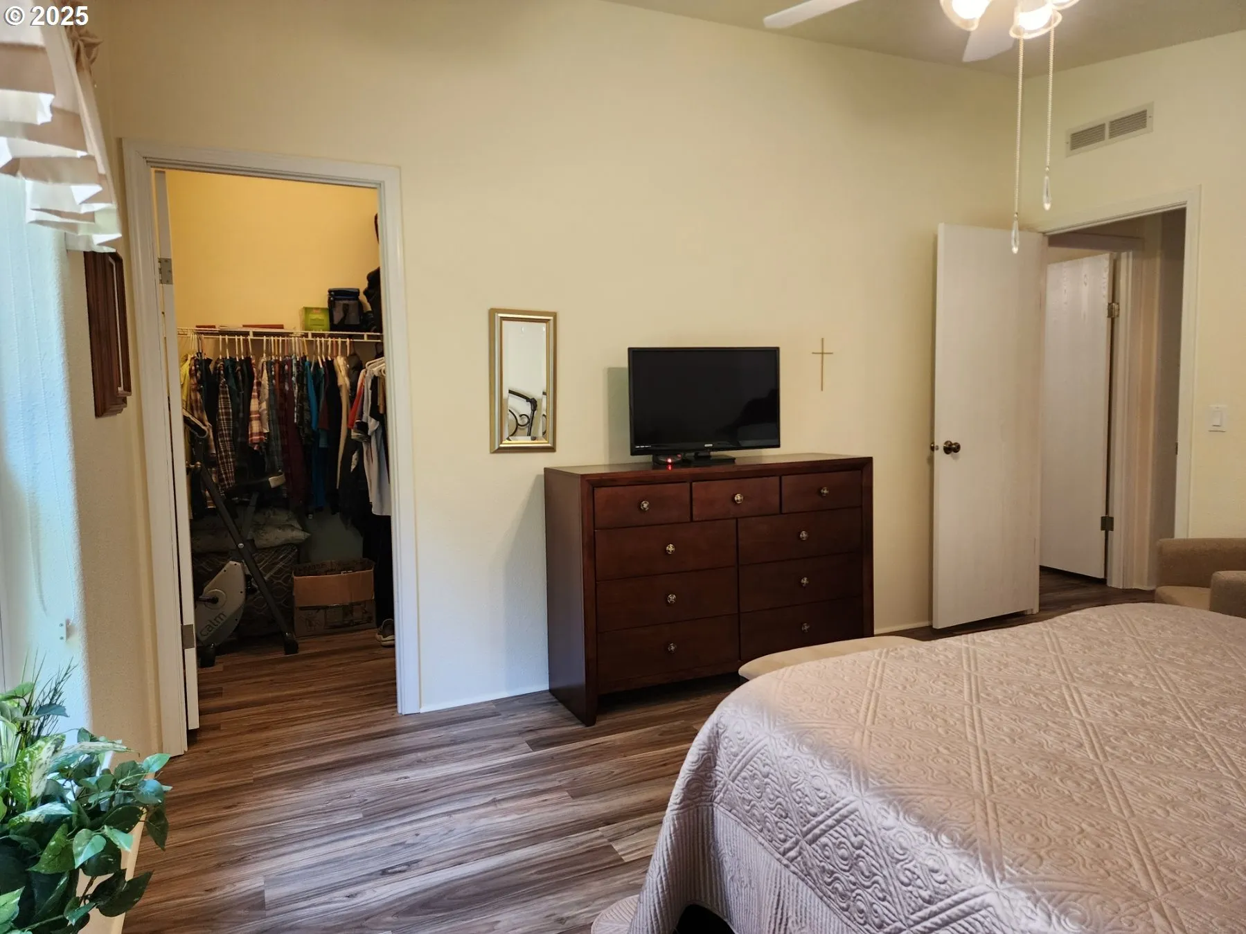 Bedroom-Walk-In Closet