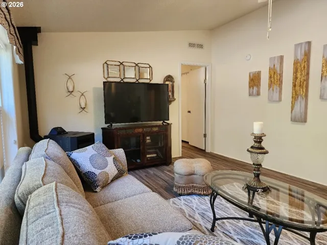 Living Room-Ceiling Fan