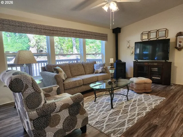 Living Room-Fireplace