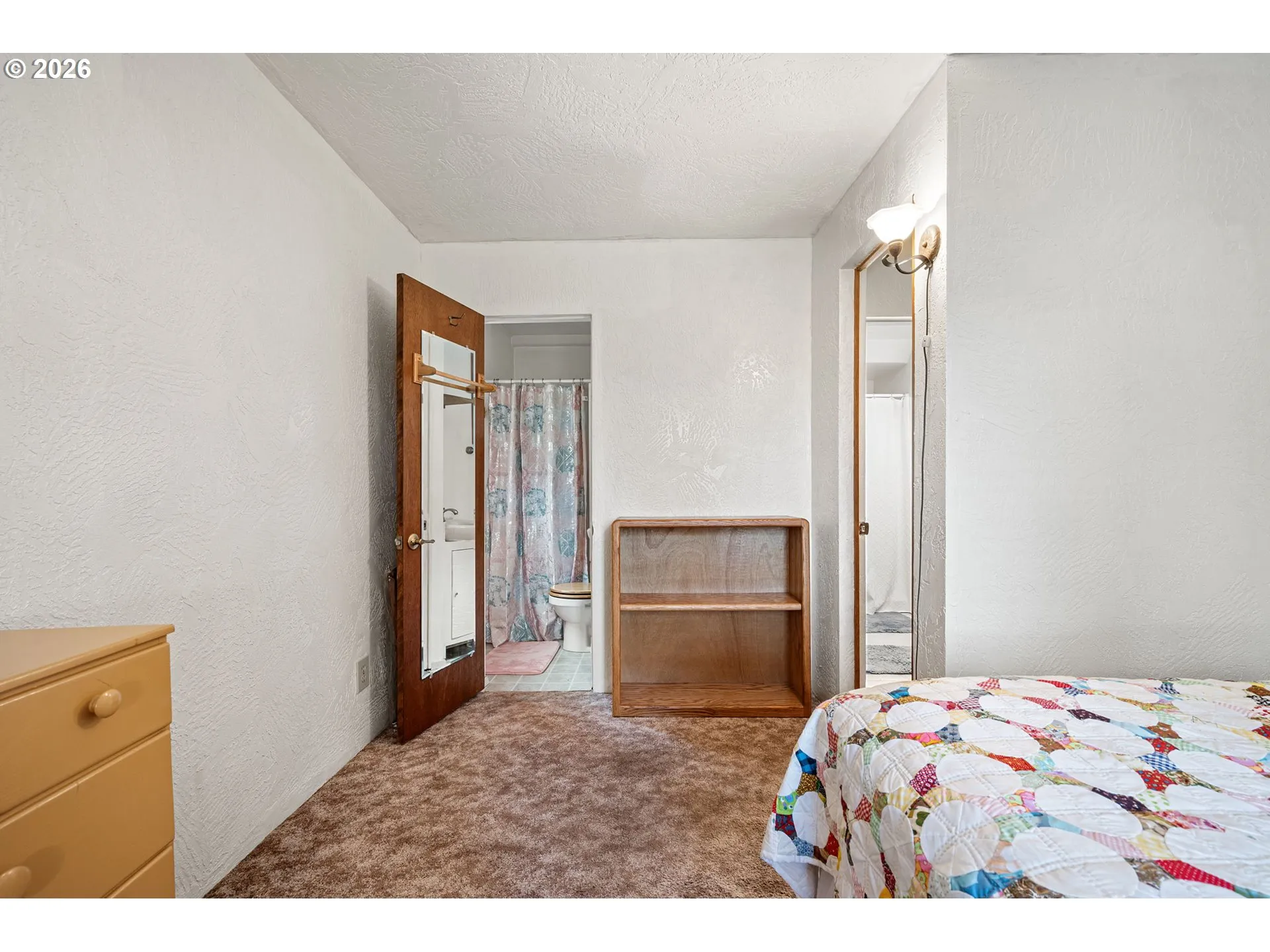 Bedroom-Full Bathroom