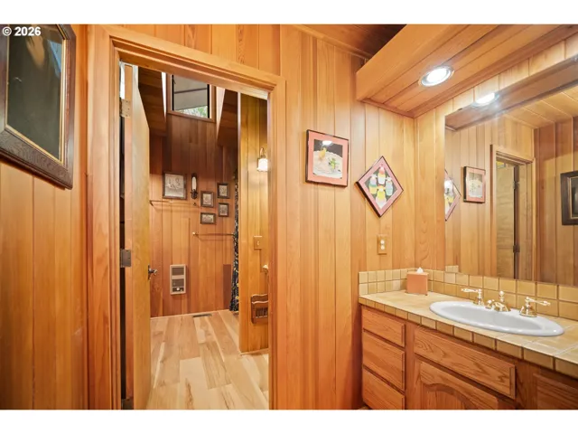 Bathroom-Lower
