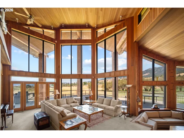 Living Room-Vaulted Ceilings