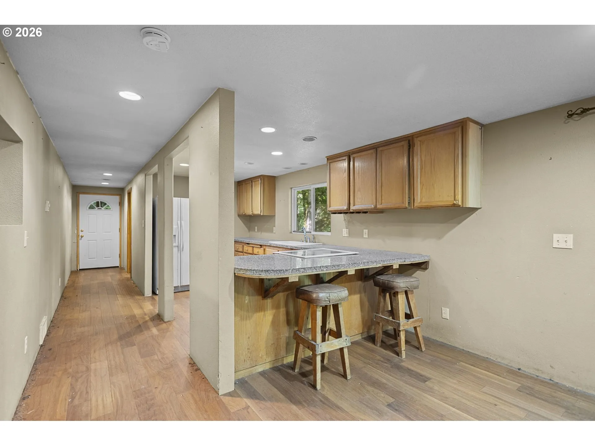 Kitchen-Breakfast Bar