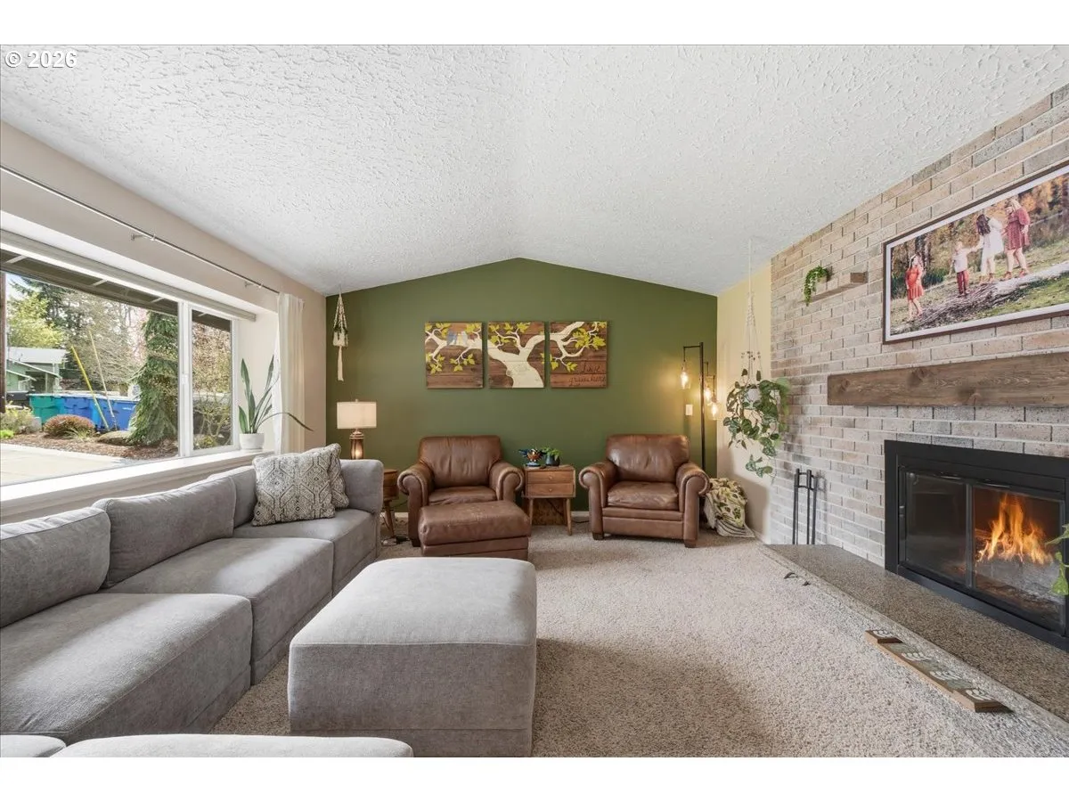Living Room-Vaulted Ceilings