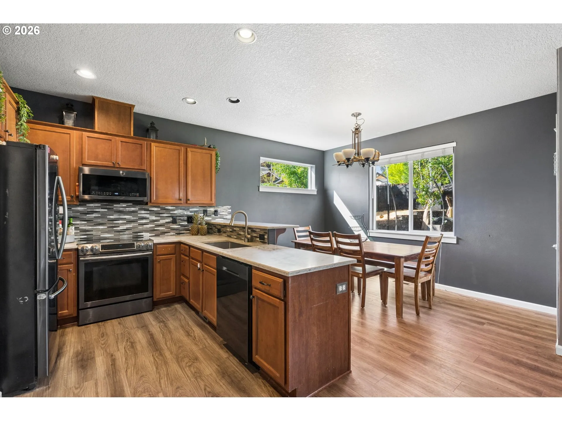 Kitchen/Dining Room-Island