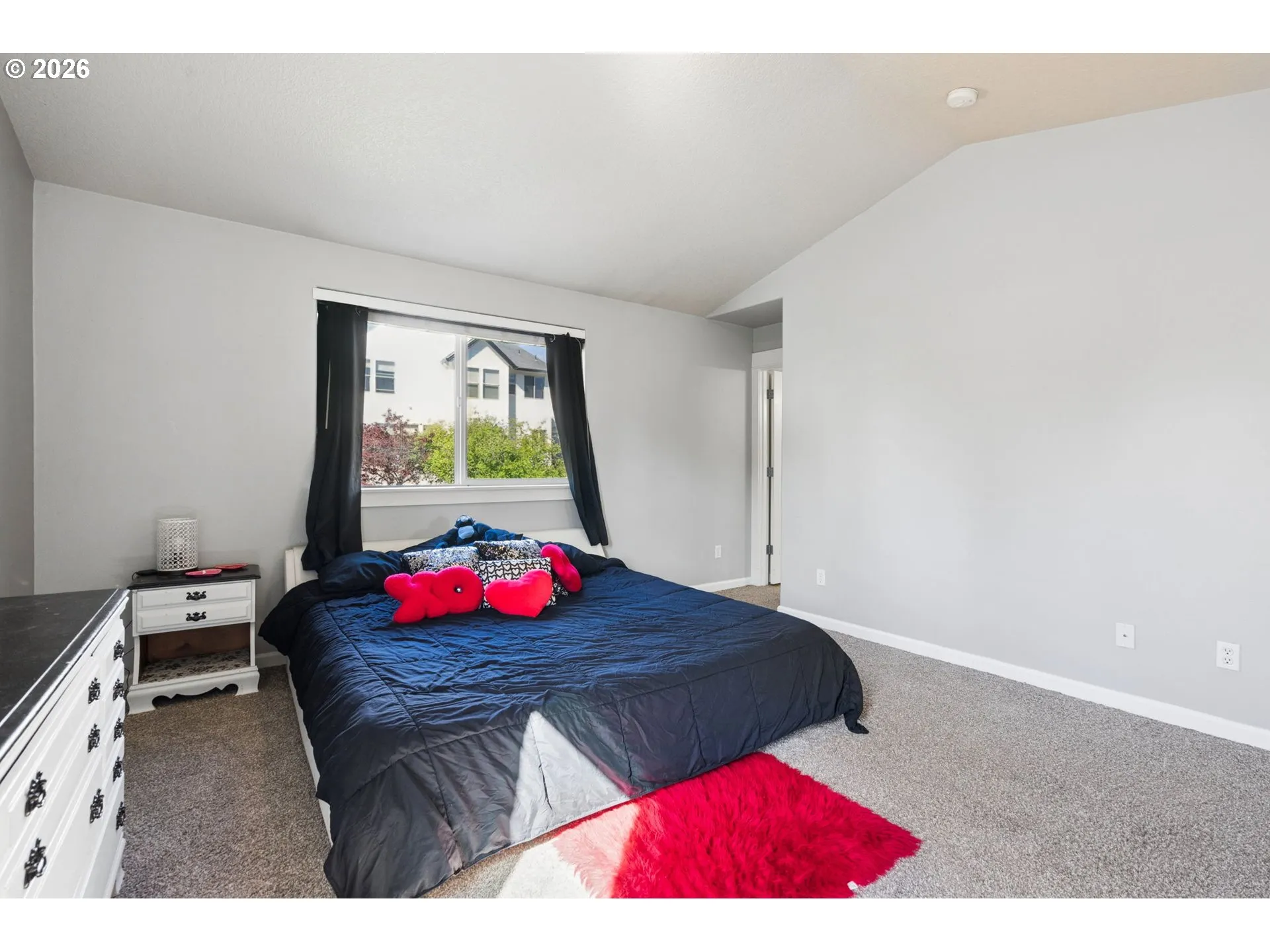 Bedroom, Primary-Vaulted Ceilings