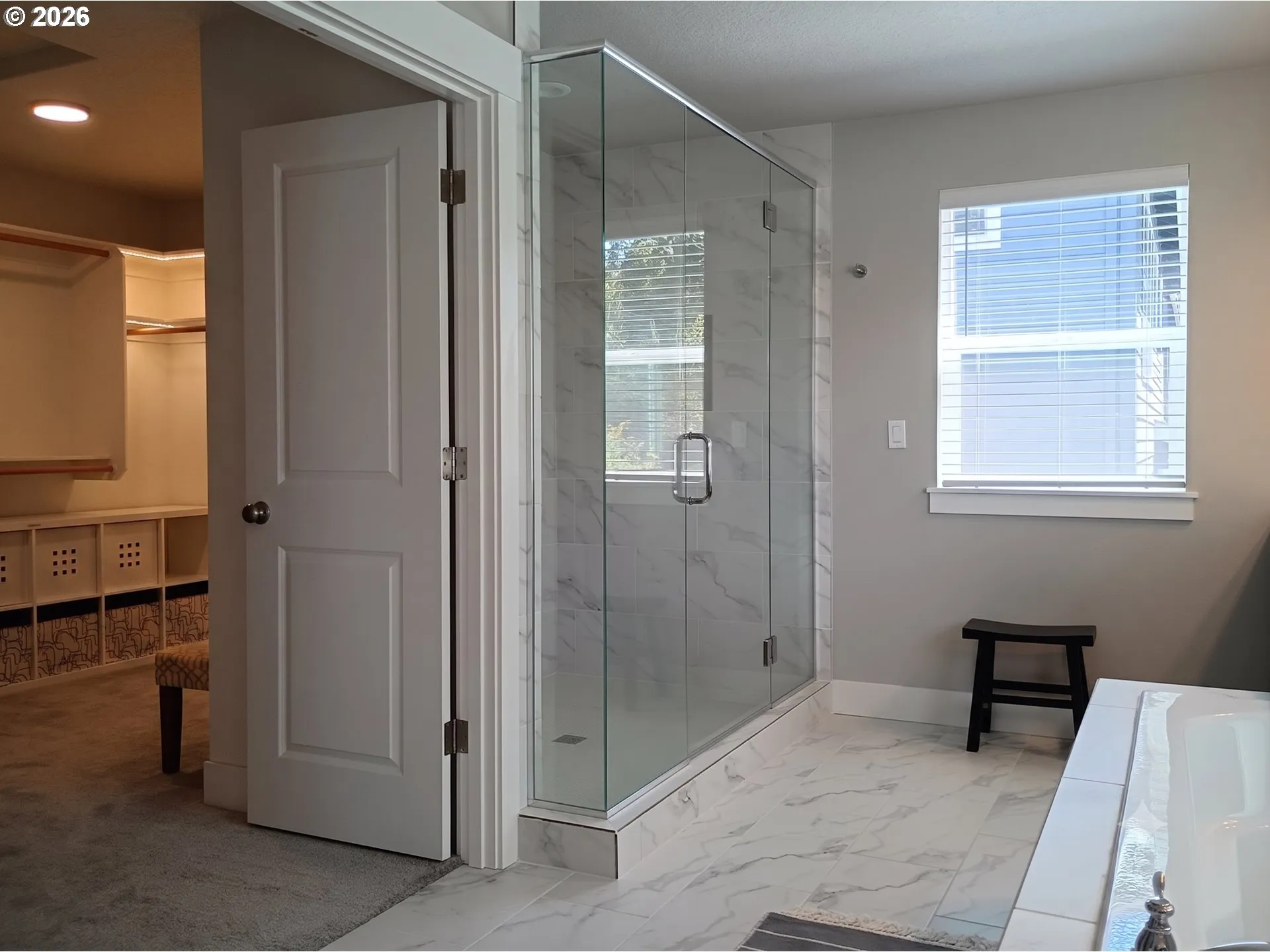 Bathroom, Attached-Walk-In Closet