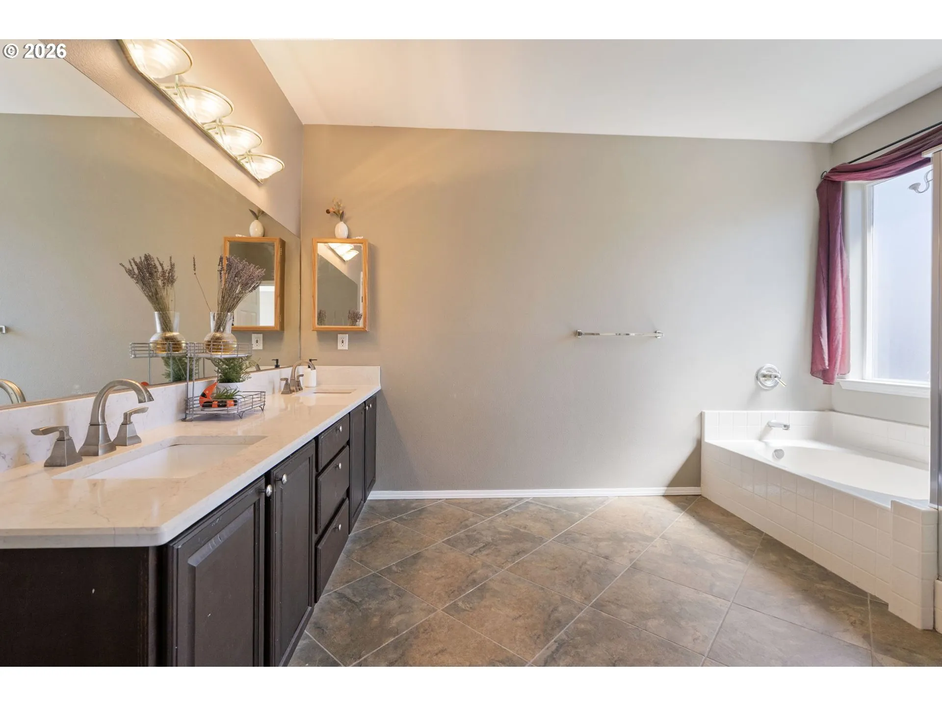 Bathroom, Attached-Garden Tub