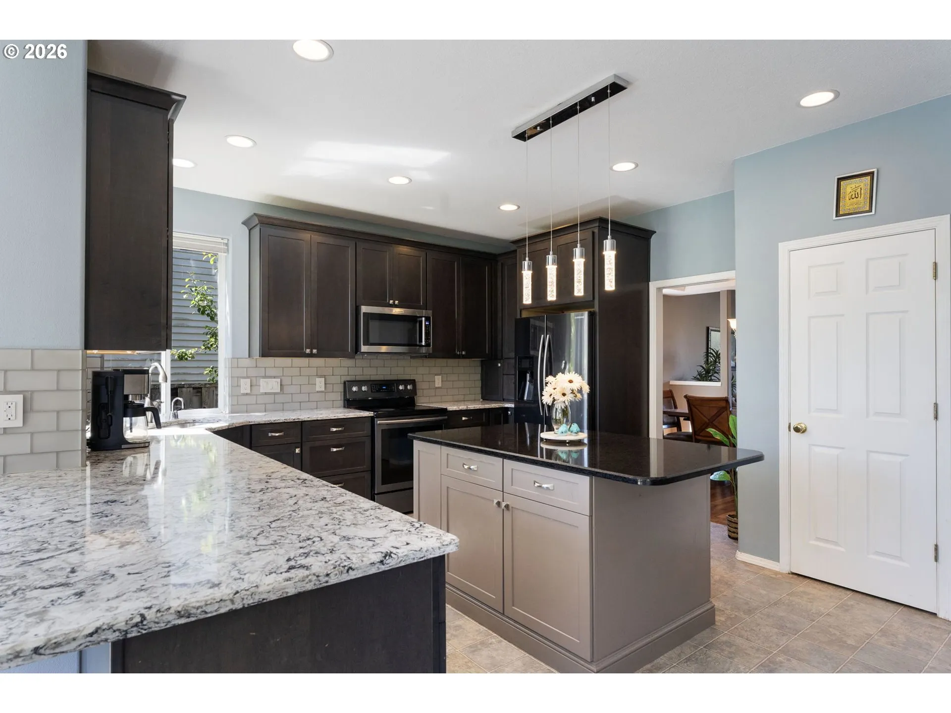 Kitchen-Breakfast Bar