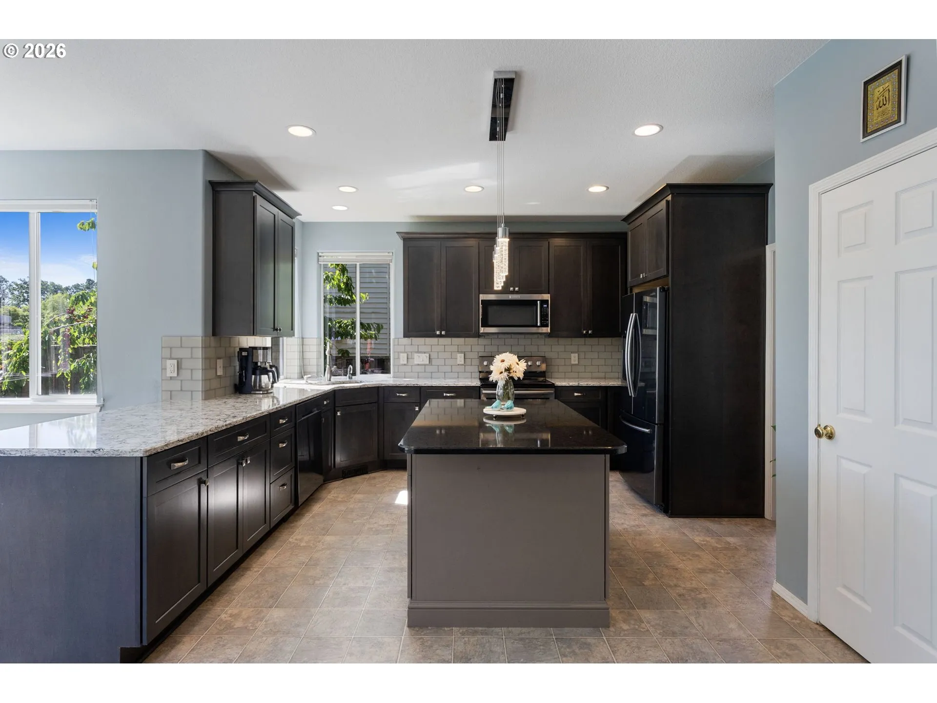 Kitchen-Breakfast Bar