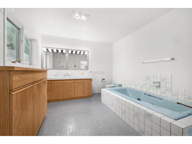 Owner's Suite Bathroom