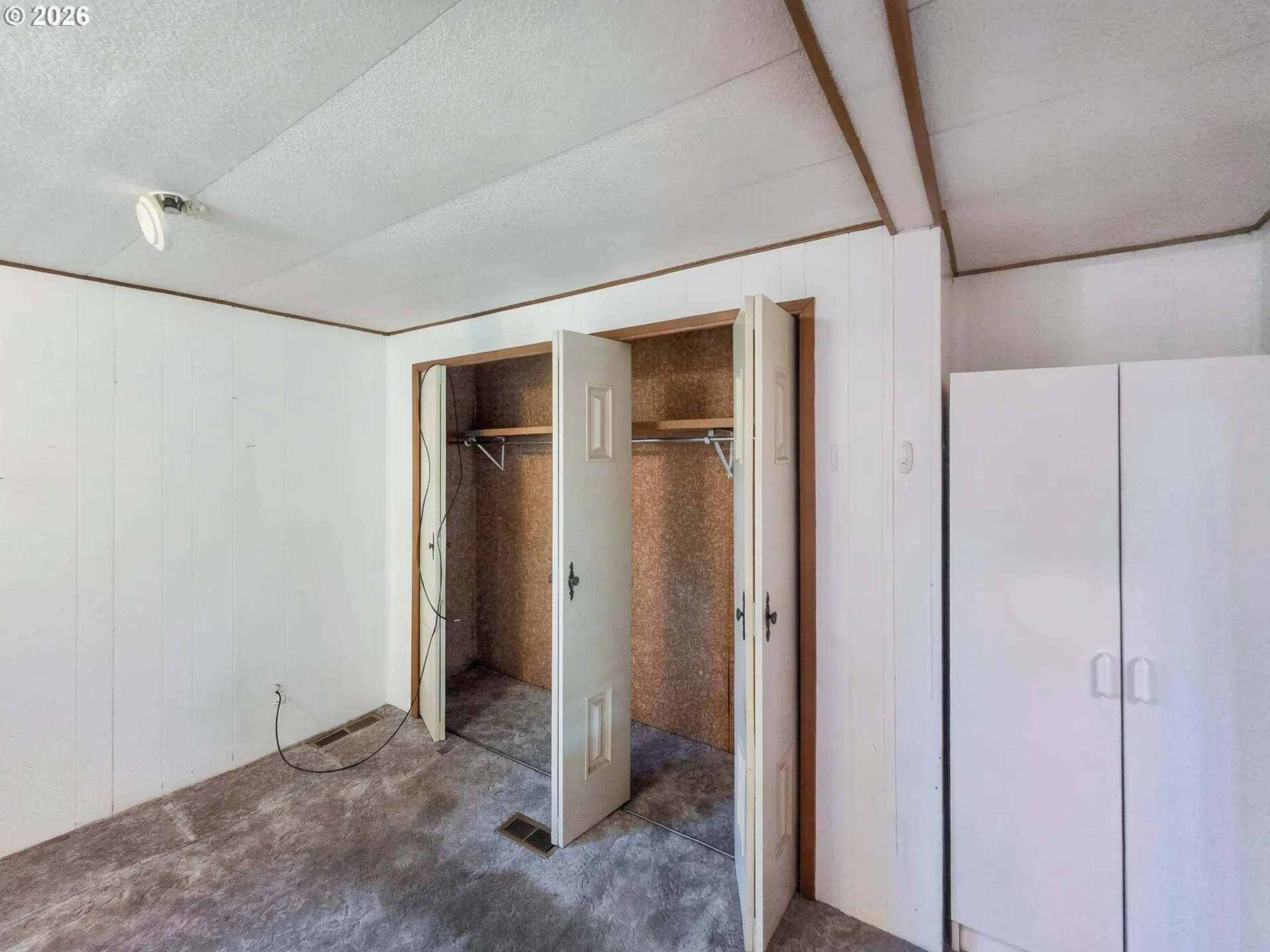 Bedroom, Primary