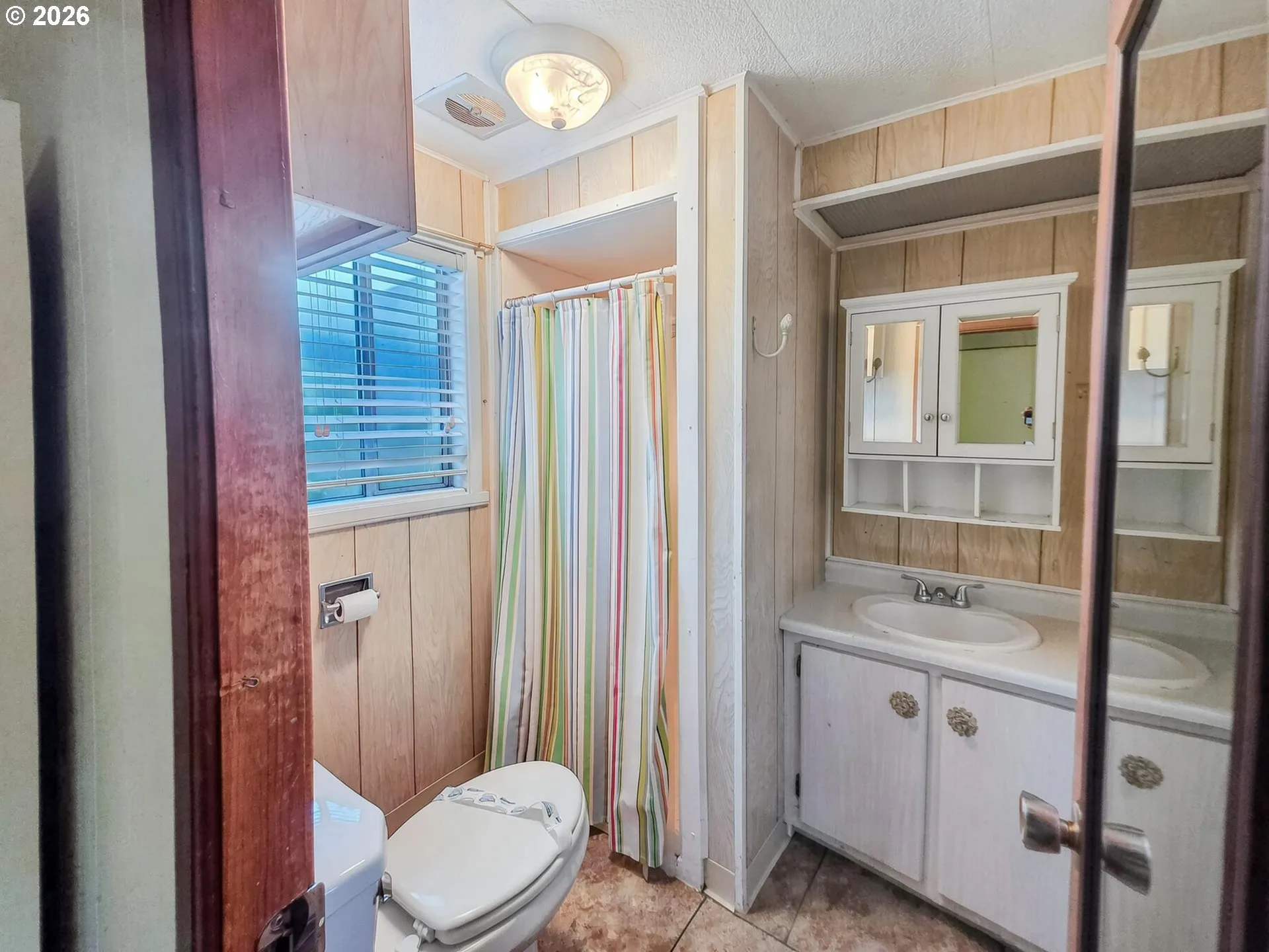 Bathroom, Attached
