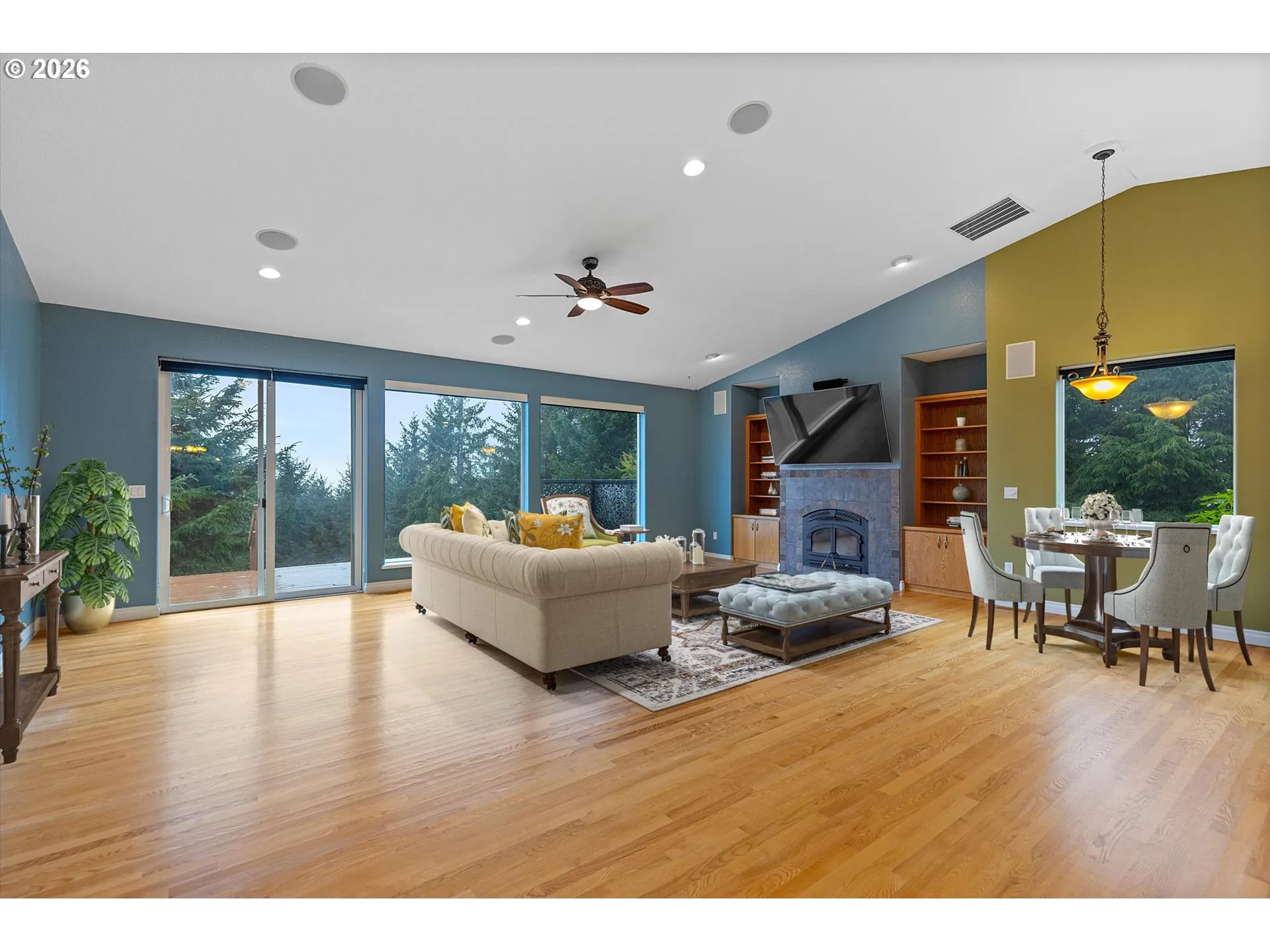 Living Room-Vaulted Ceilings
