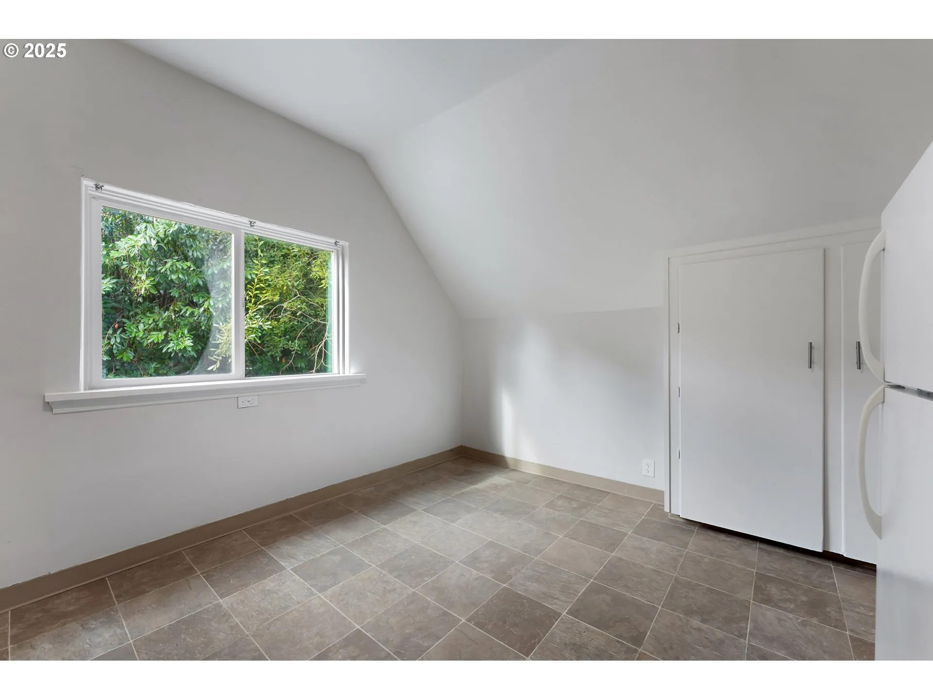Kitchen-Eating Area