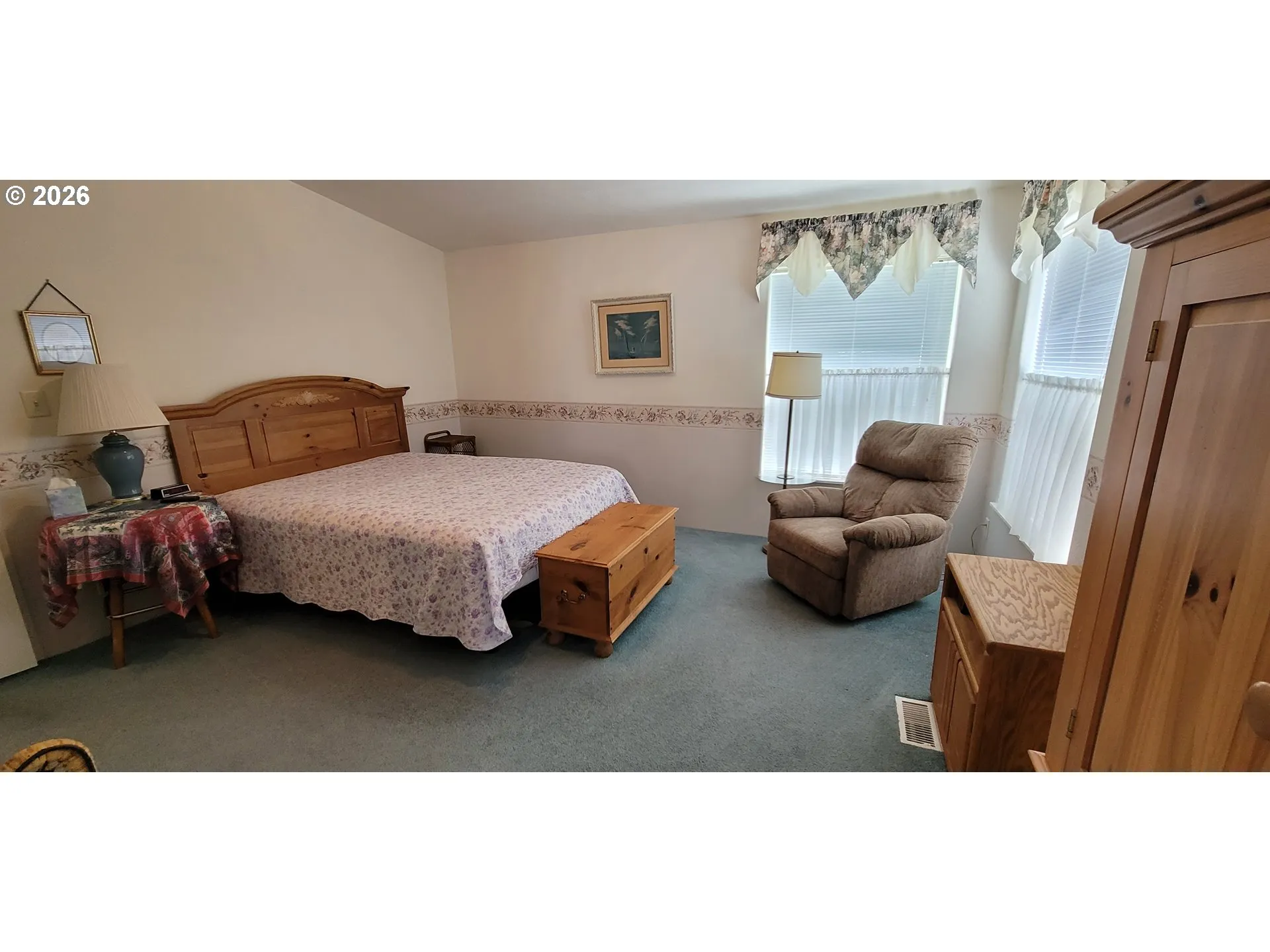 Bedroom, Owner's Suite-Vaulted Ceilings