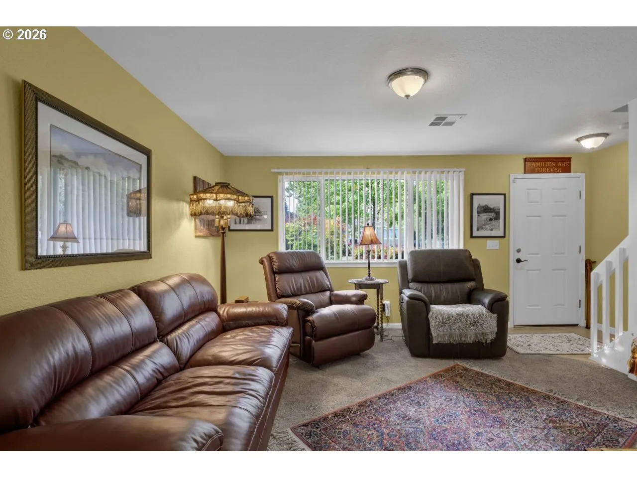 Living Room/Entrance