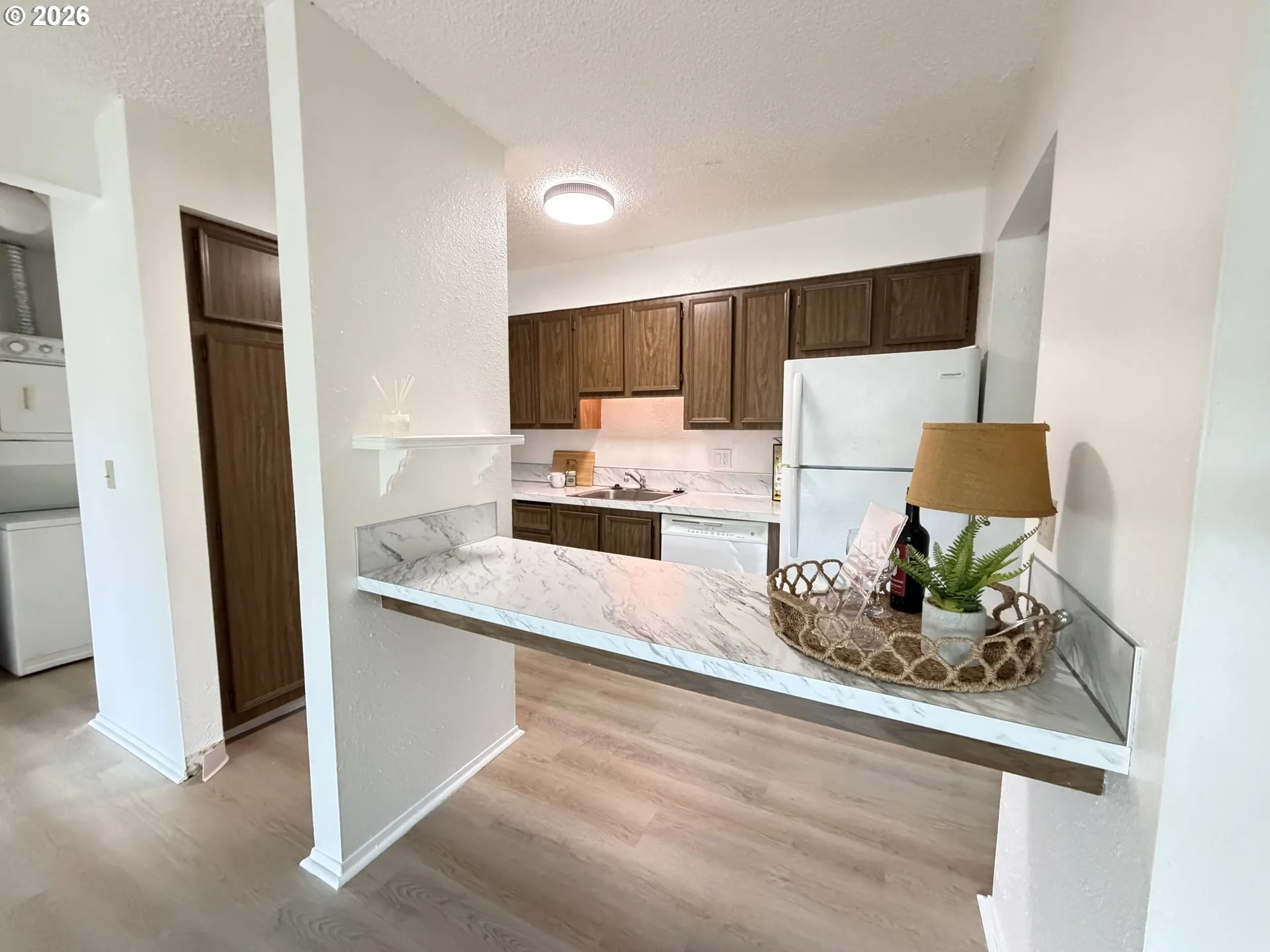 Kitchen-Breakfast Bar
