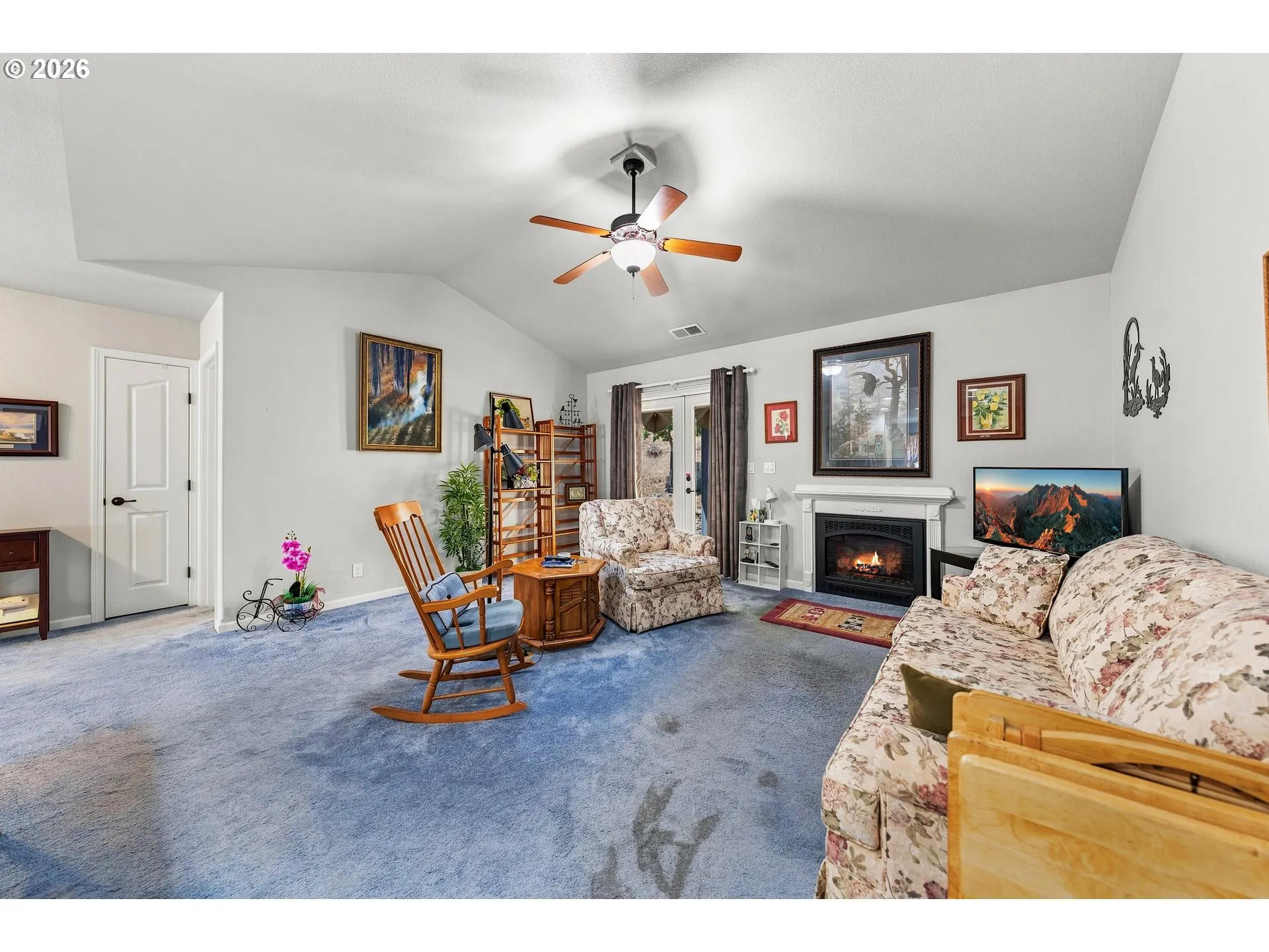 Living Room-Vaulted Ceilings