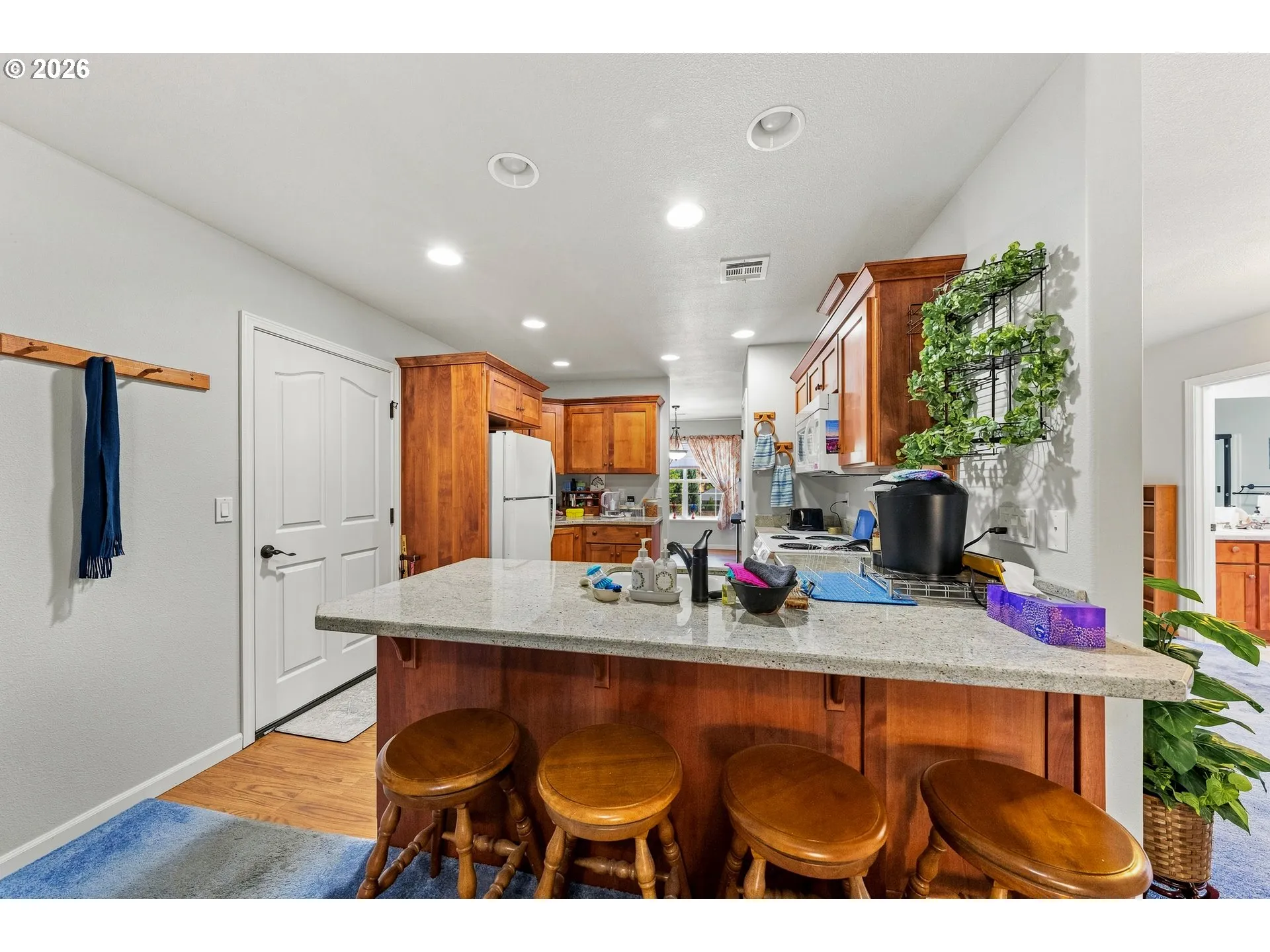 Kitchen-Breakfast Bar