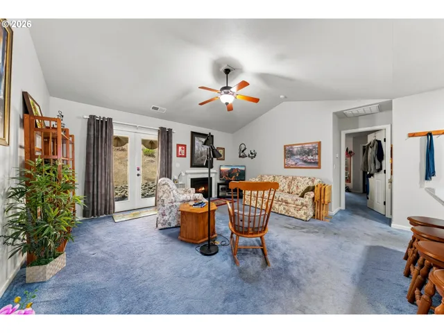 Living Room-Fireplace