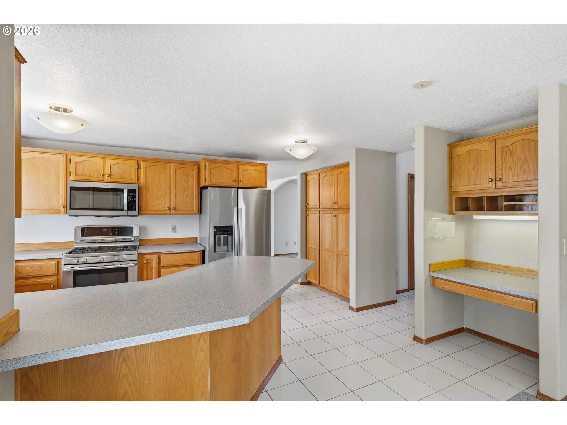 Kitchen-Breakfast Bar