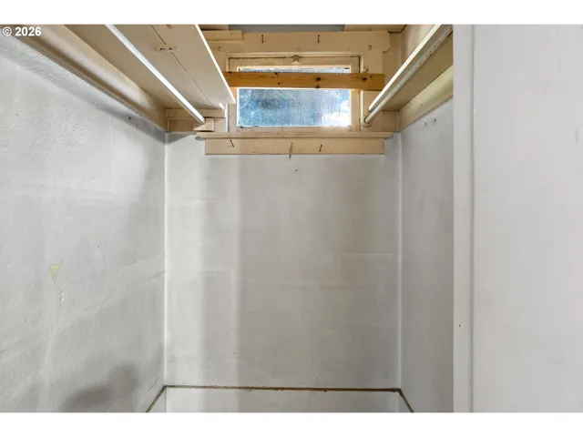 Bedroom-Walk-In Closet