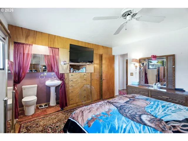 Primary Bedroom-Attached Bathroom
