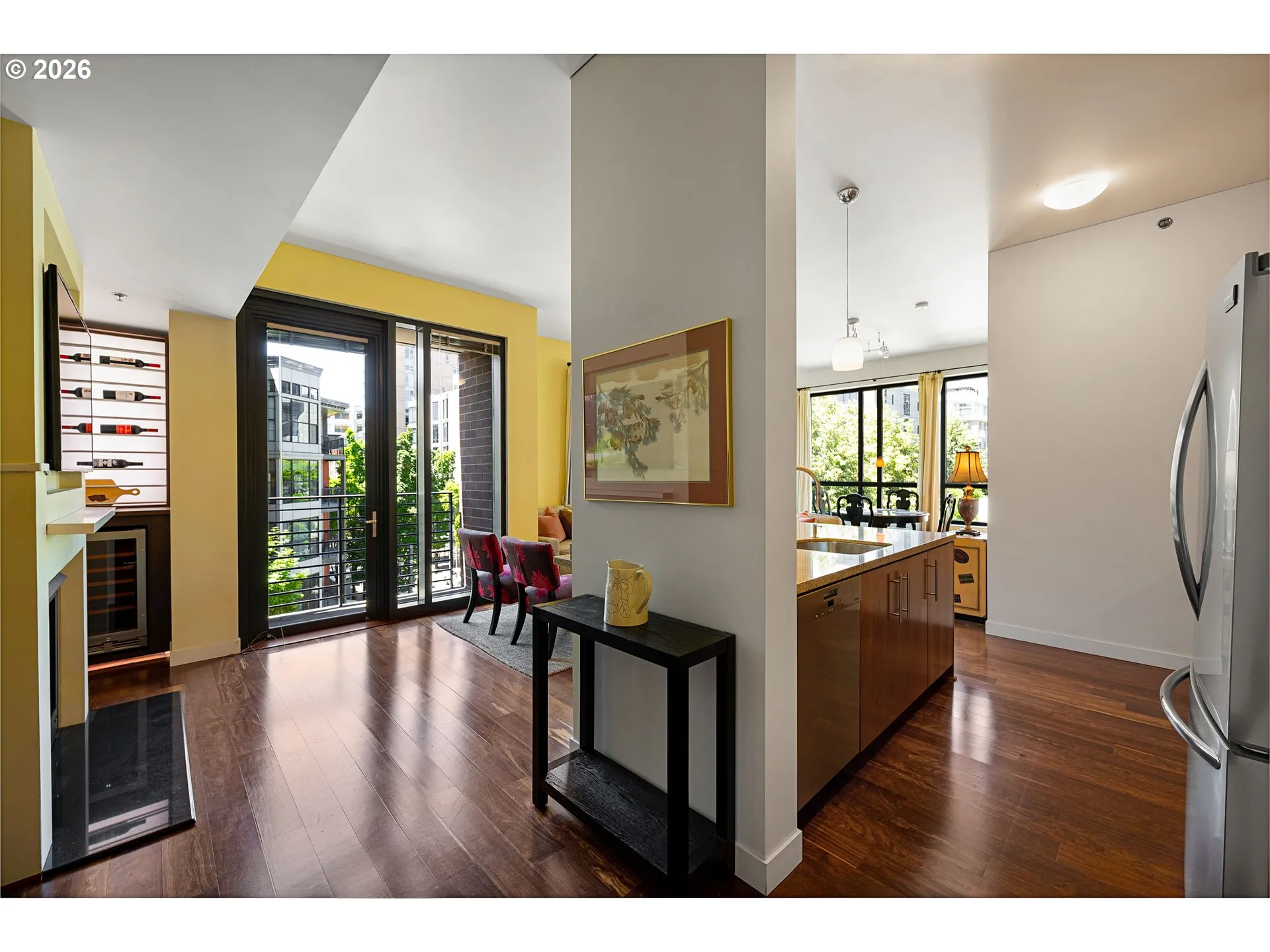 Living Room/Entrance