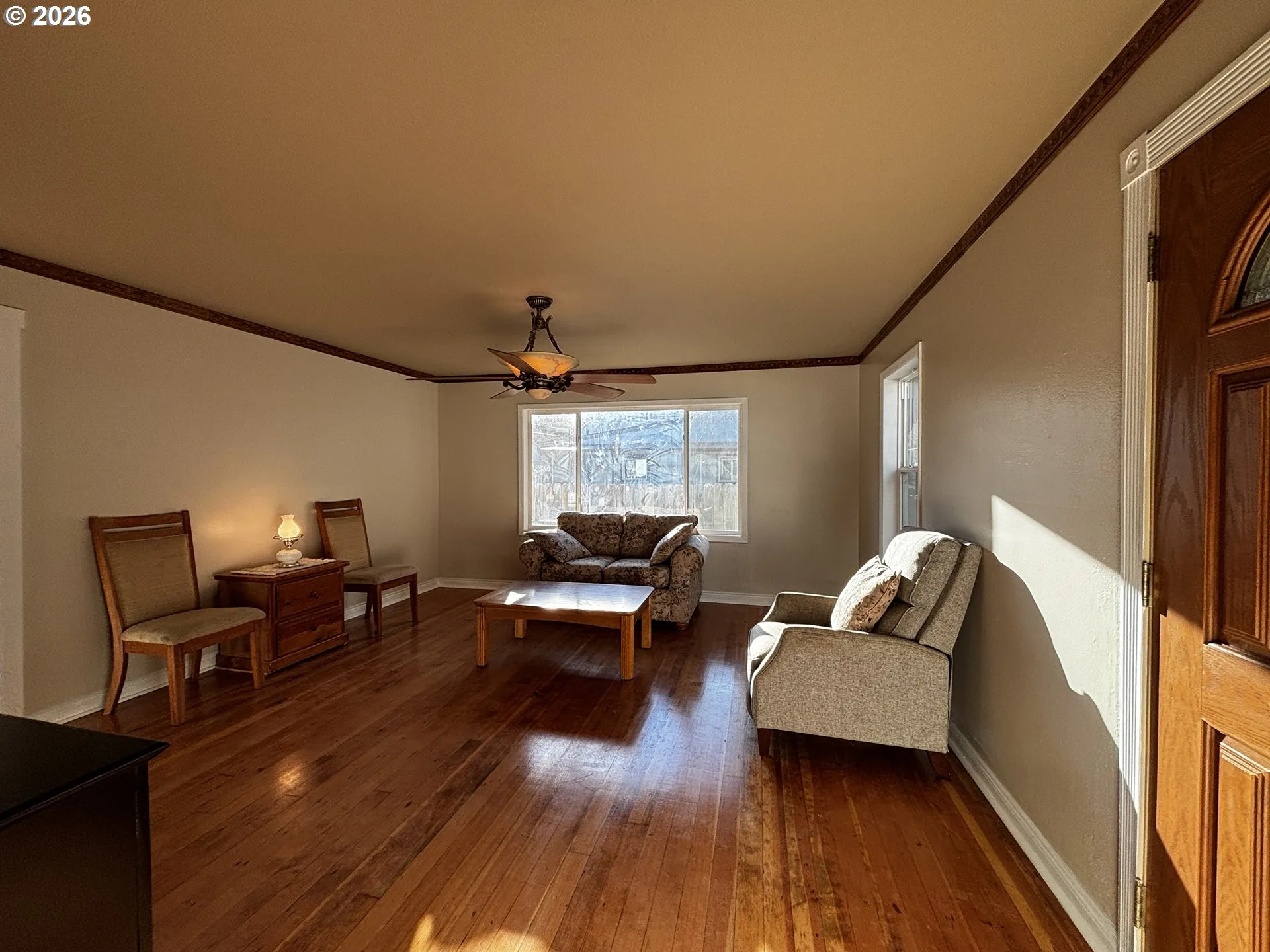 Living Room/Entrance
