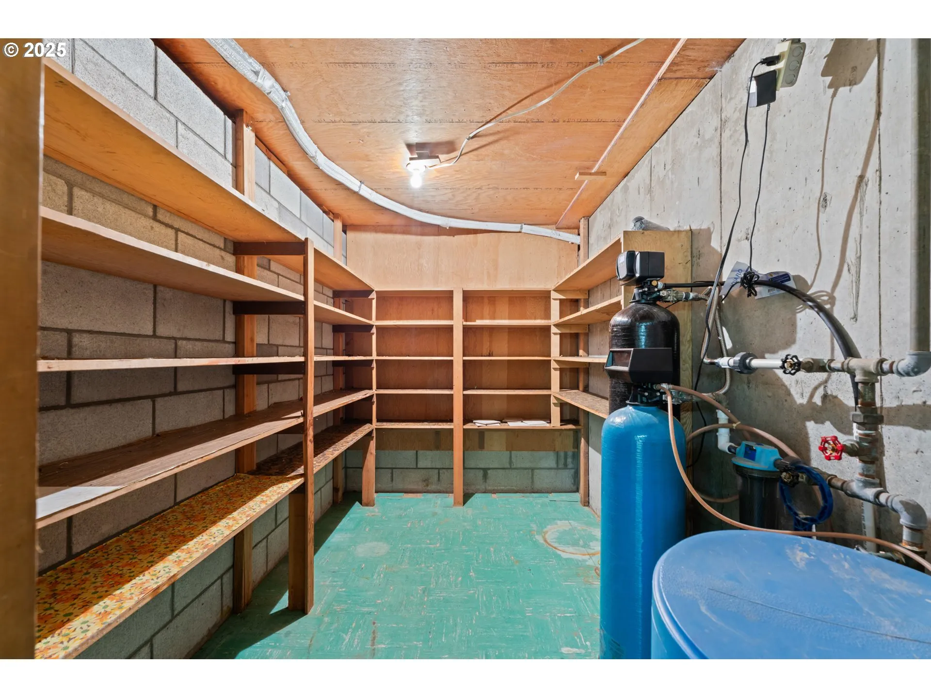Pantry-Lower