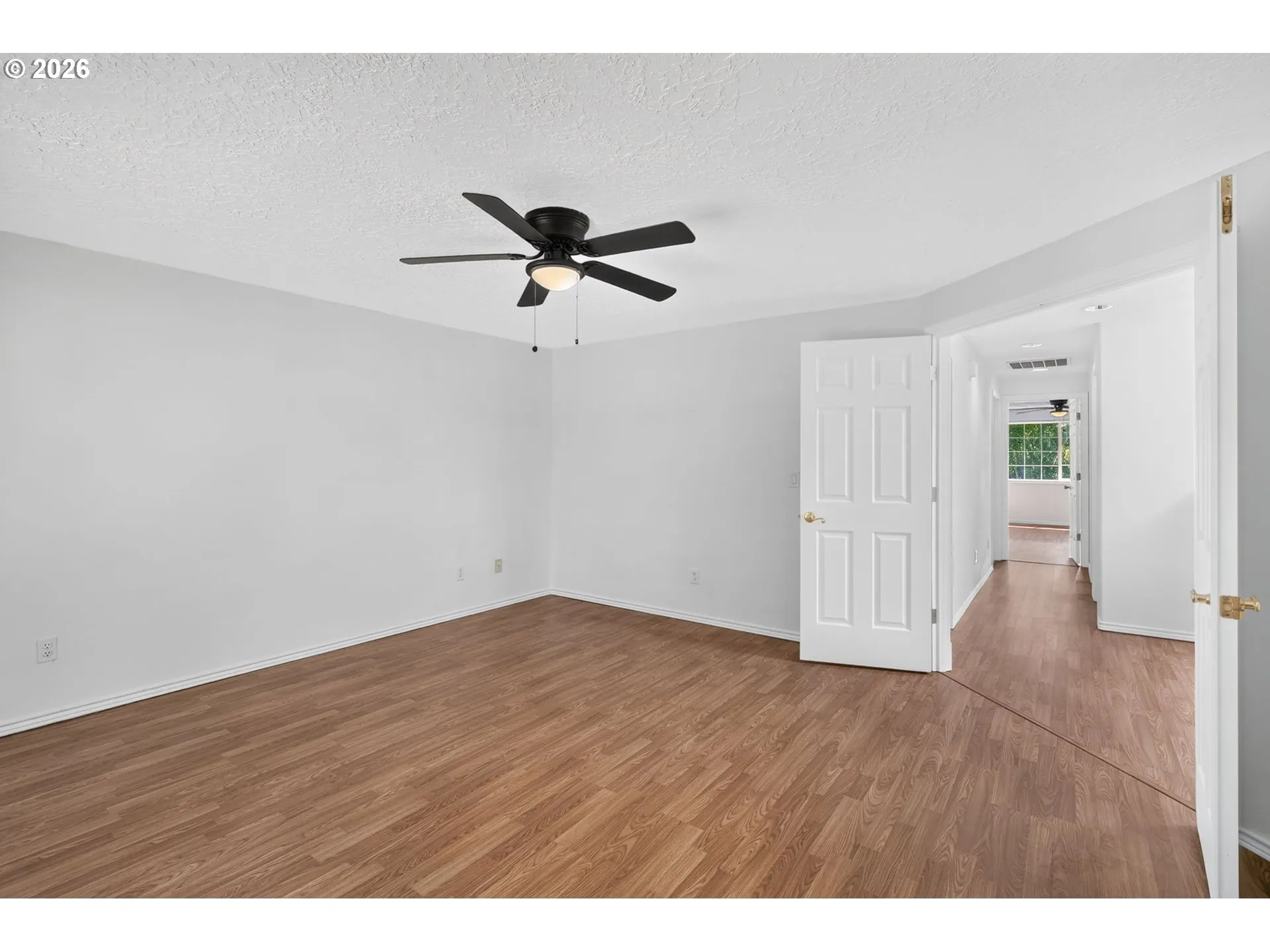 Primary Bedroom-Upper