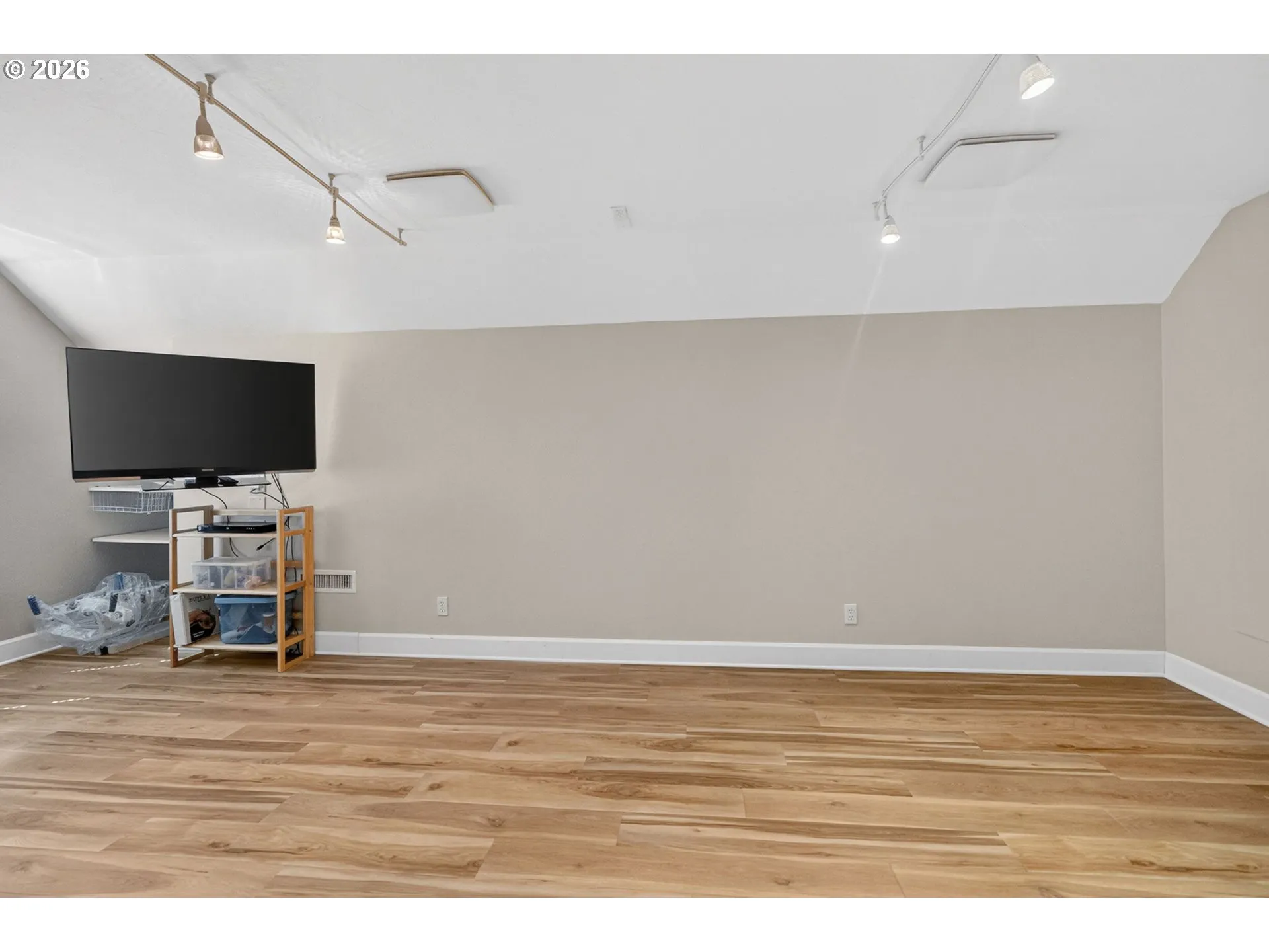 Bonus Room-Upper