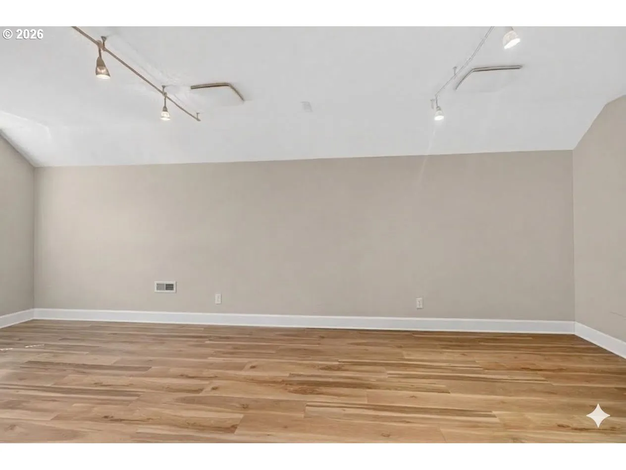 Bonus Room-Upper