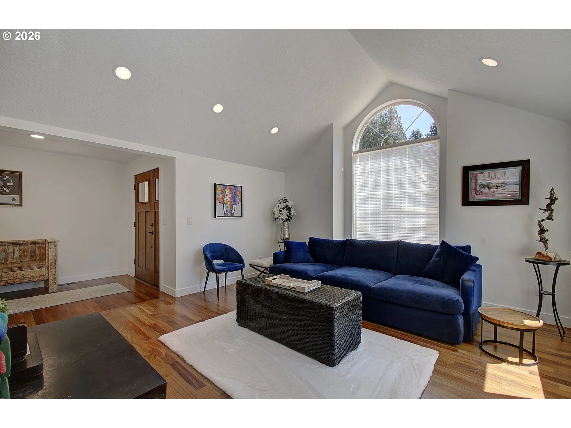 Living Room-Vaulted Ceilings