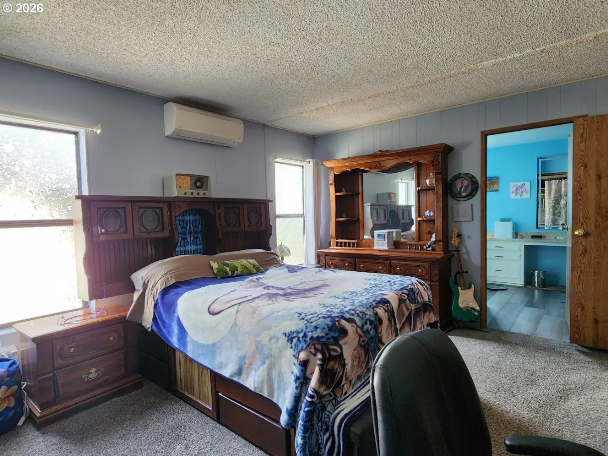 Bedroom, Primary