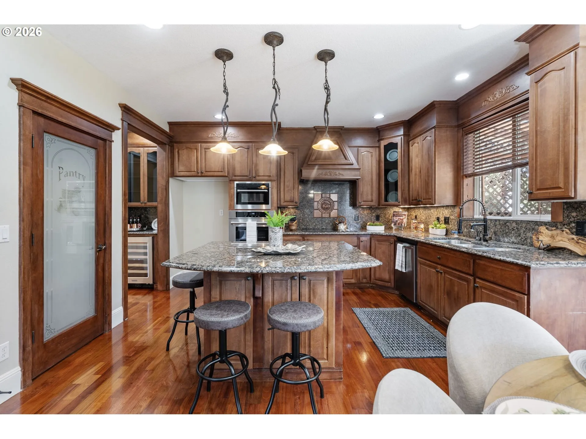 Kitchen-Breakfast Bar