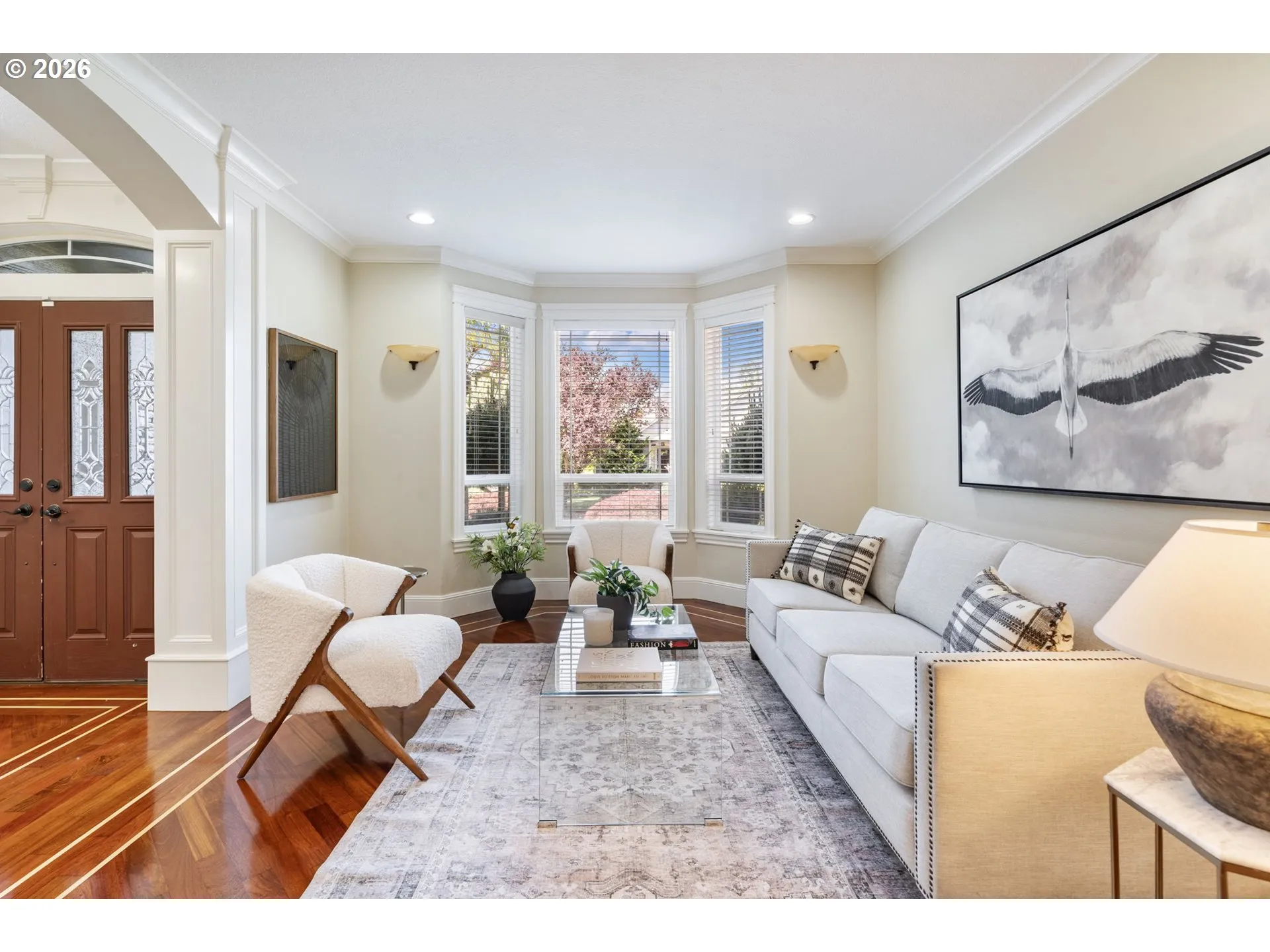 Living Room/Entrance