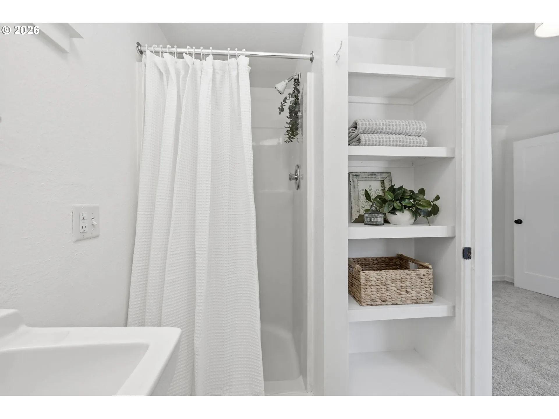 Bathroom, Attached-Upper