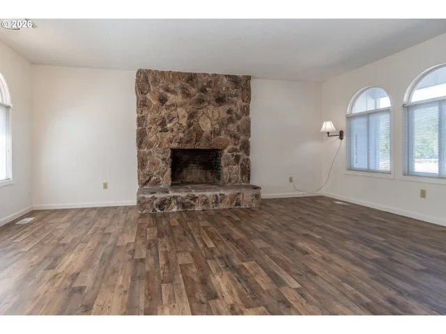 Living Room-Fireplace