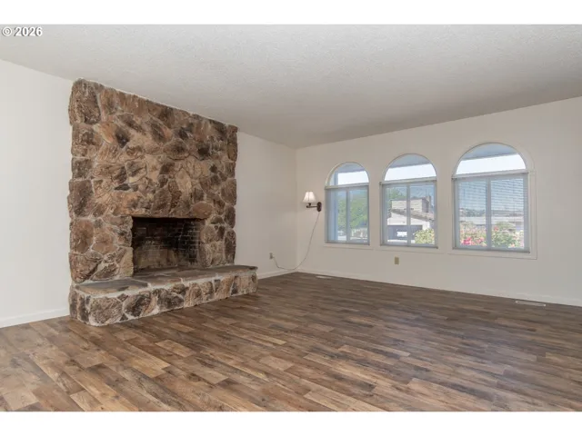Living Room-Fireplace