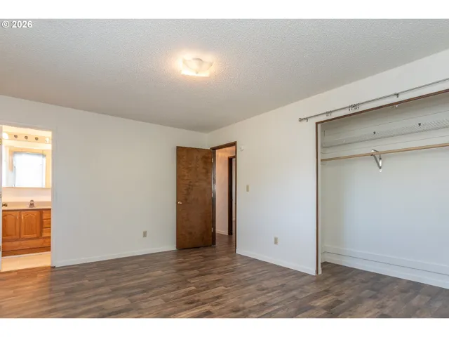 Bedroom, Primary