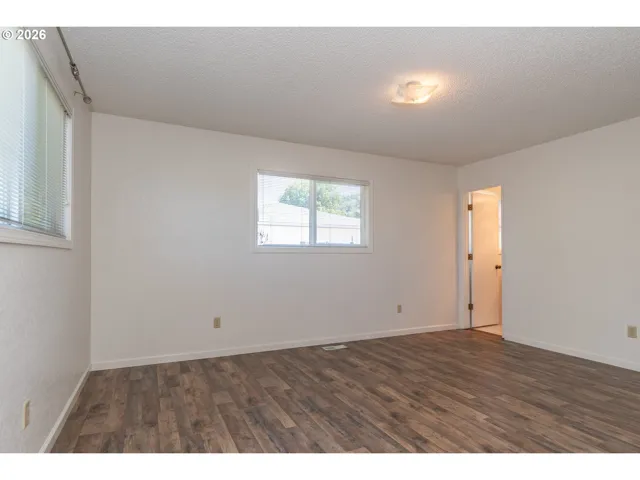 Bedroom, Primary