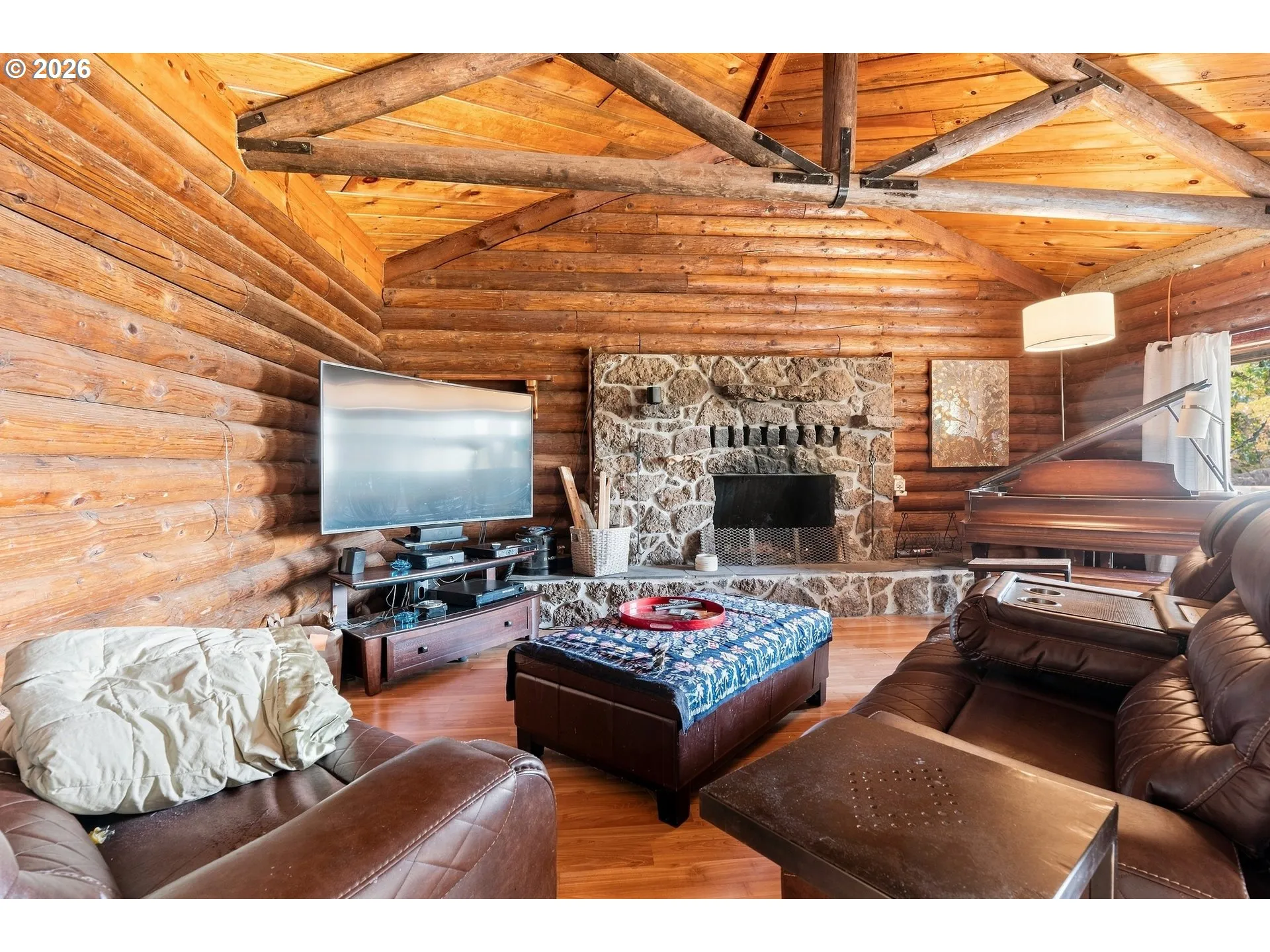 Living Room-Fireplace