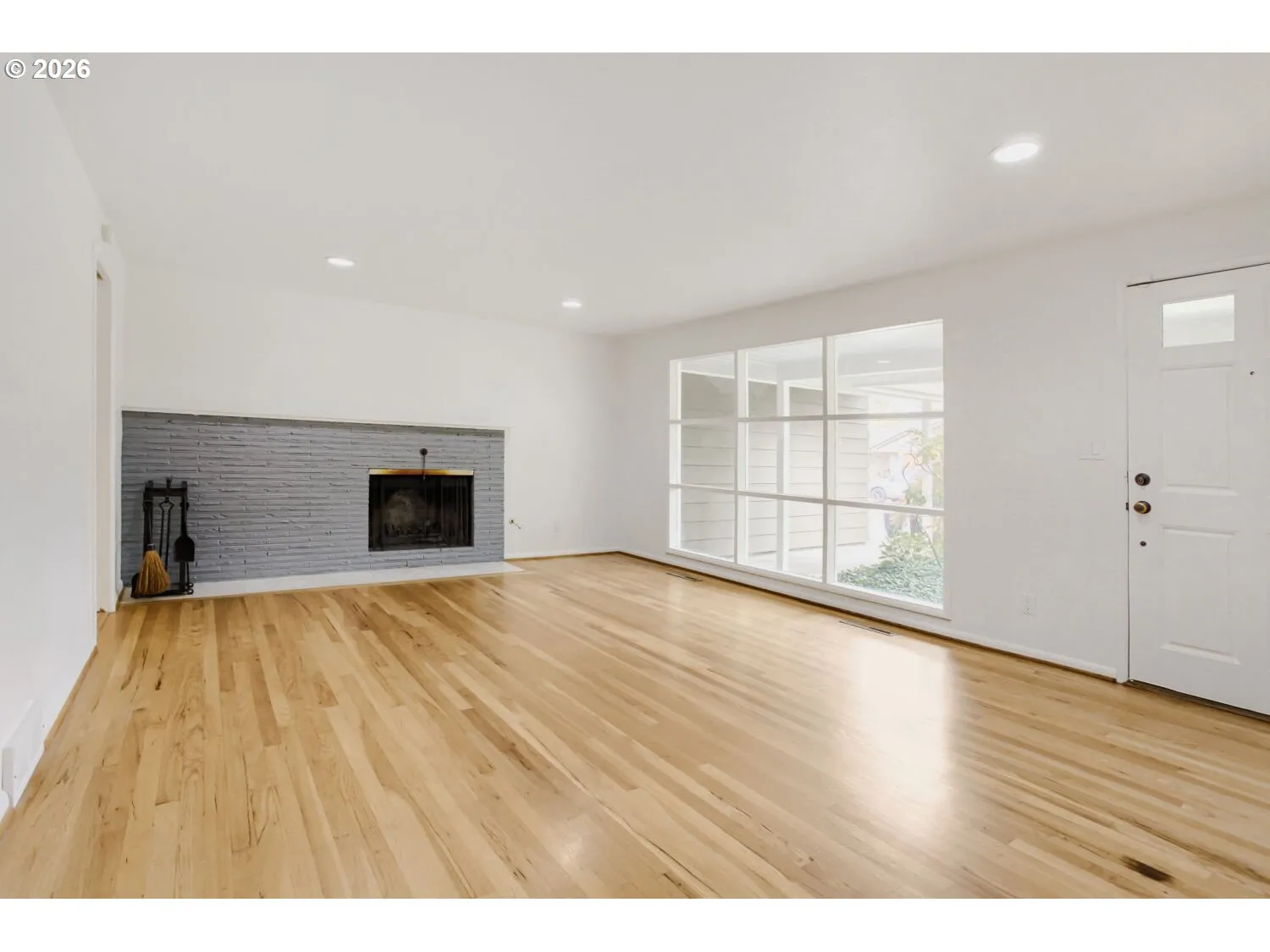 Living Room-Fireplace
