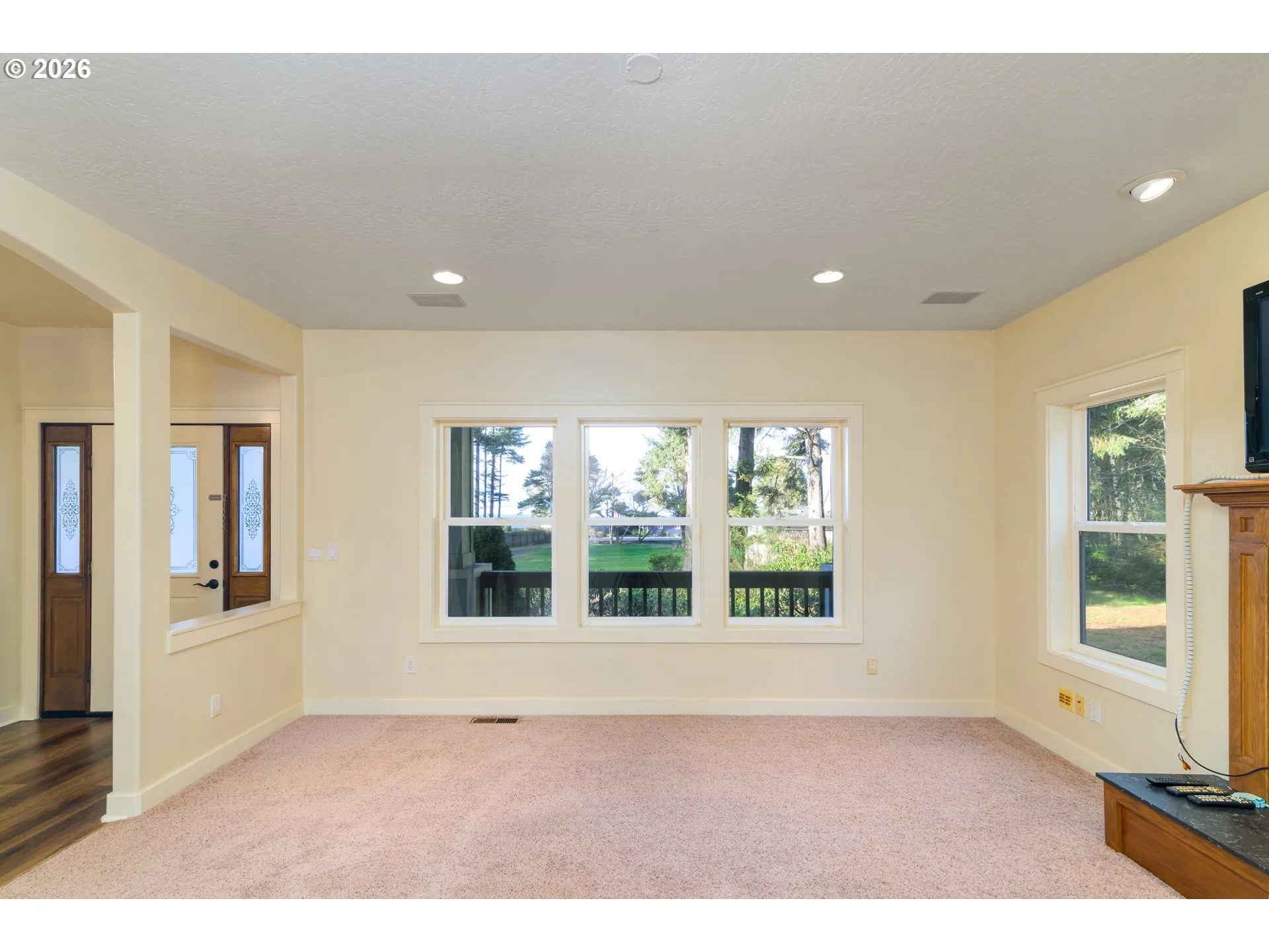 Living Room-Fireplace
