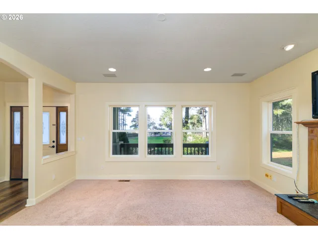 Living Room-Fireplace